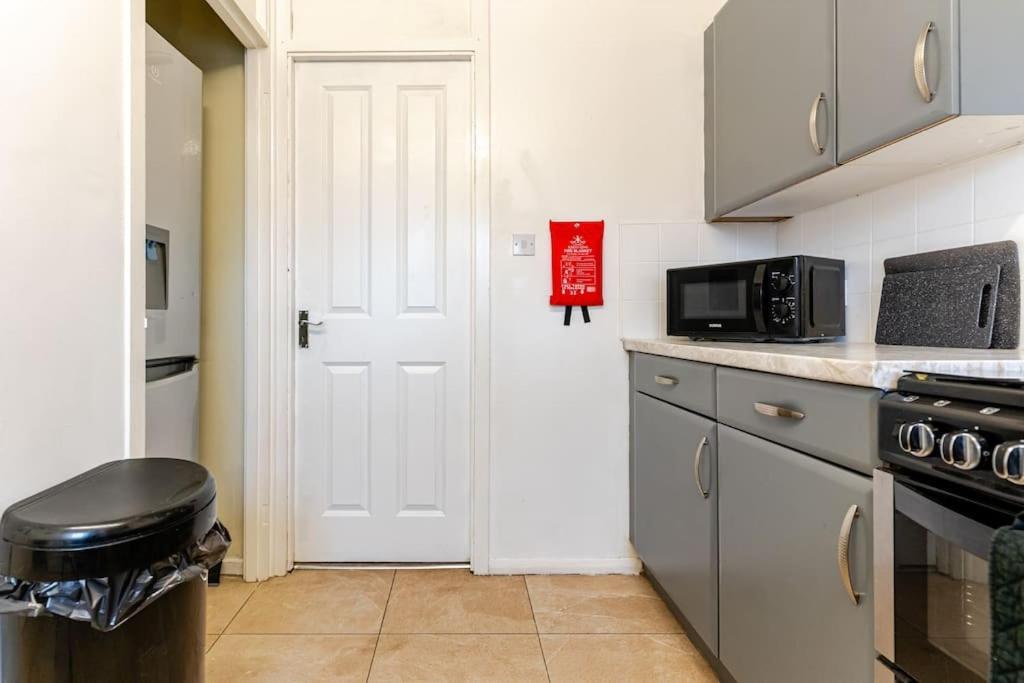 A&S Properties, No Guest Fees, Bank Transfe Deposit Available Wolverhampton Exteriér fotografie