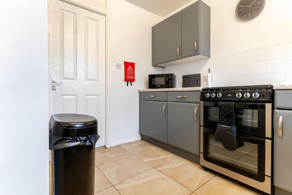 A&S Properties, No Guest Fees, Bank Transfe Deposit Available Wolverhampton Exteriér fotografie